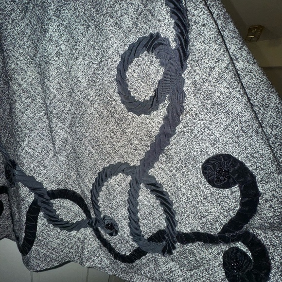 Dana Buchman Gray and Black A-Line Skirt - Picture 4 of 6